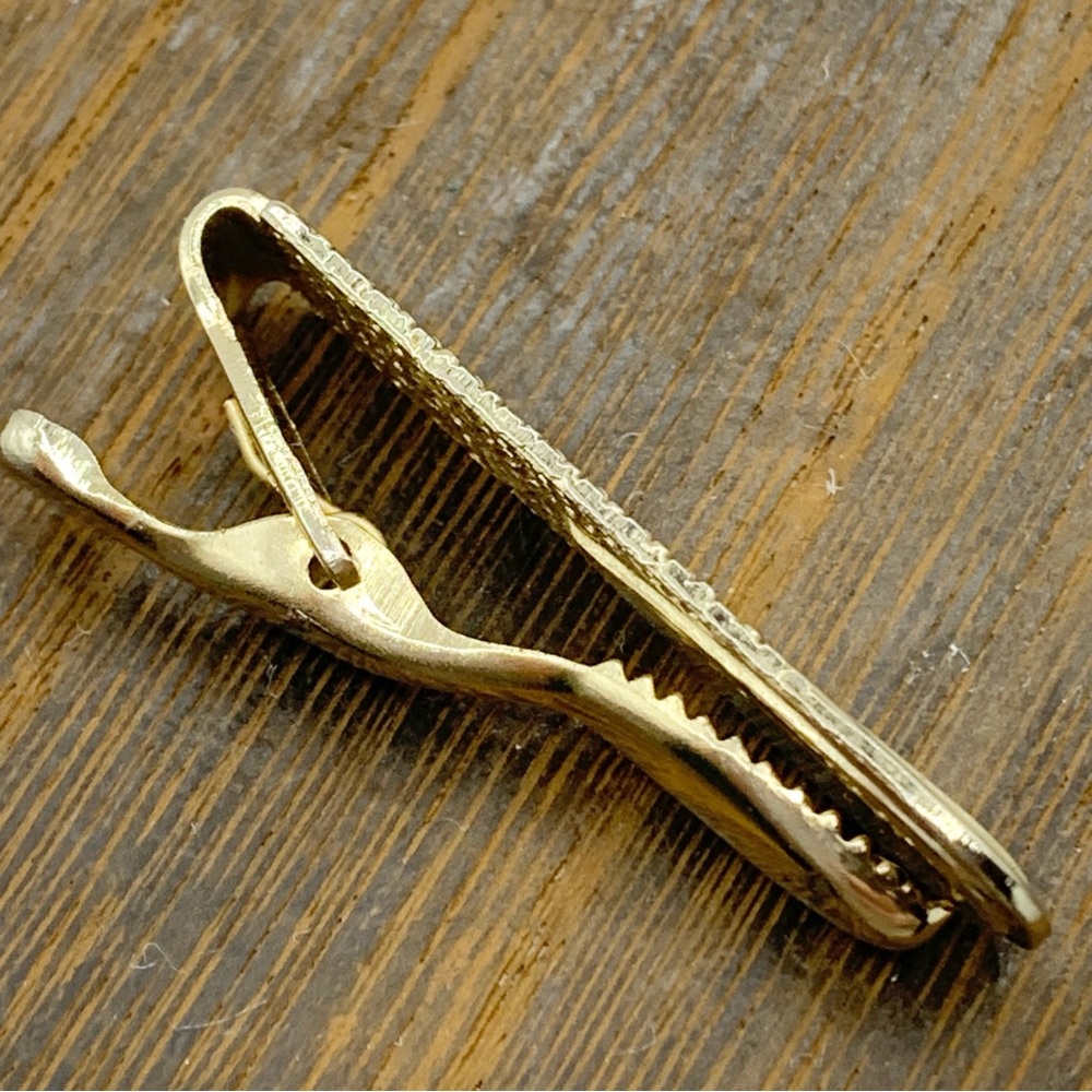 Vintage MCM mother of pearl inlay textured gold tone tie bar clip - Picture 3 of 6